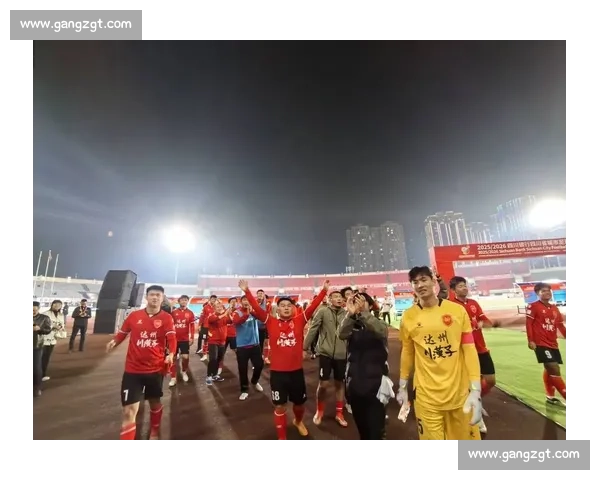 巴小虎川超日记⑨:快乐足球的密码,藏在一声 “雄起” 里 巴小虎川超日记⑨:快乐足球的密码,藏在一声 “雄起” 里